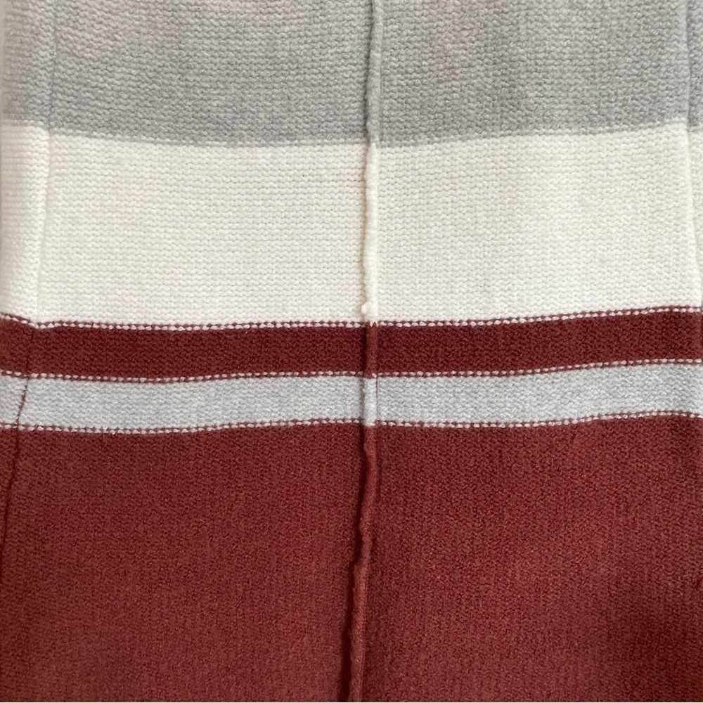 Max Studio | Cozy Fall Hooded Wool Blend Sleeveless Sweater - Picture 9 of 9